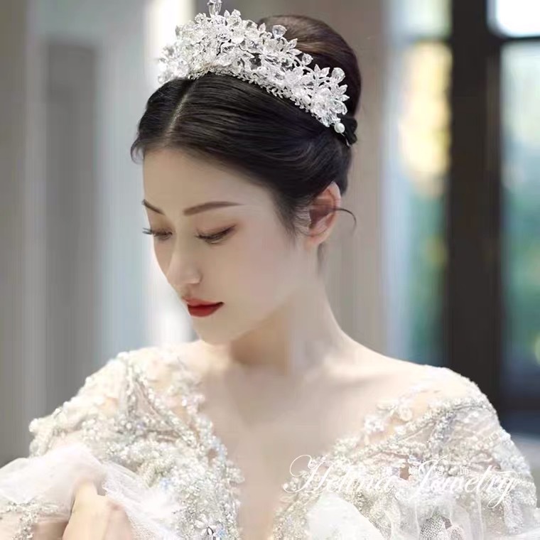 Title 6, Copricapo design abito da sposa atmosferico in ...