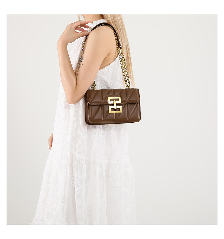 A stylish commuter diamond-patterned lock buckle small square bag, a versatile commuter single-shoulder bag, a new 2024 model, a women's crossbody bag undefined