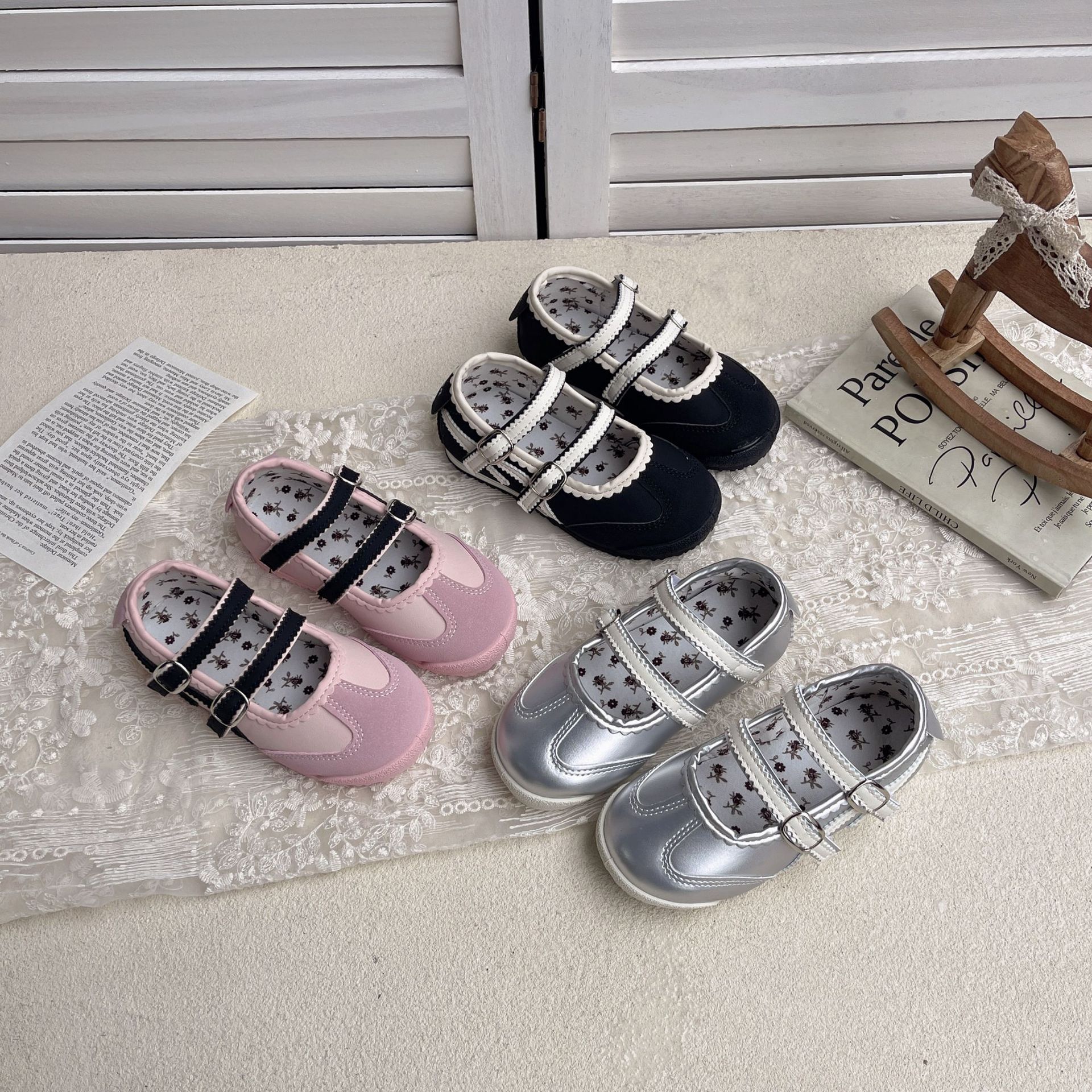Zapatos de suela suave para niñas, primavera y verano 2026, nuevos zapatos de moda para niños, zapatos de cuero suaves, zapatos casuales transpirables