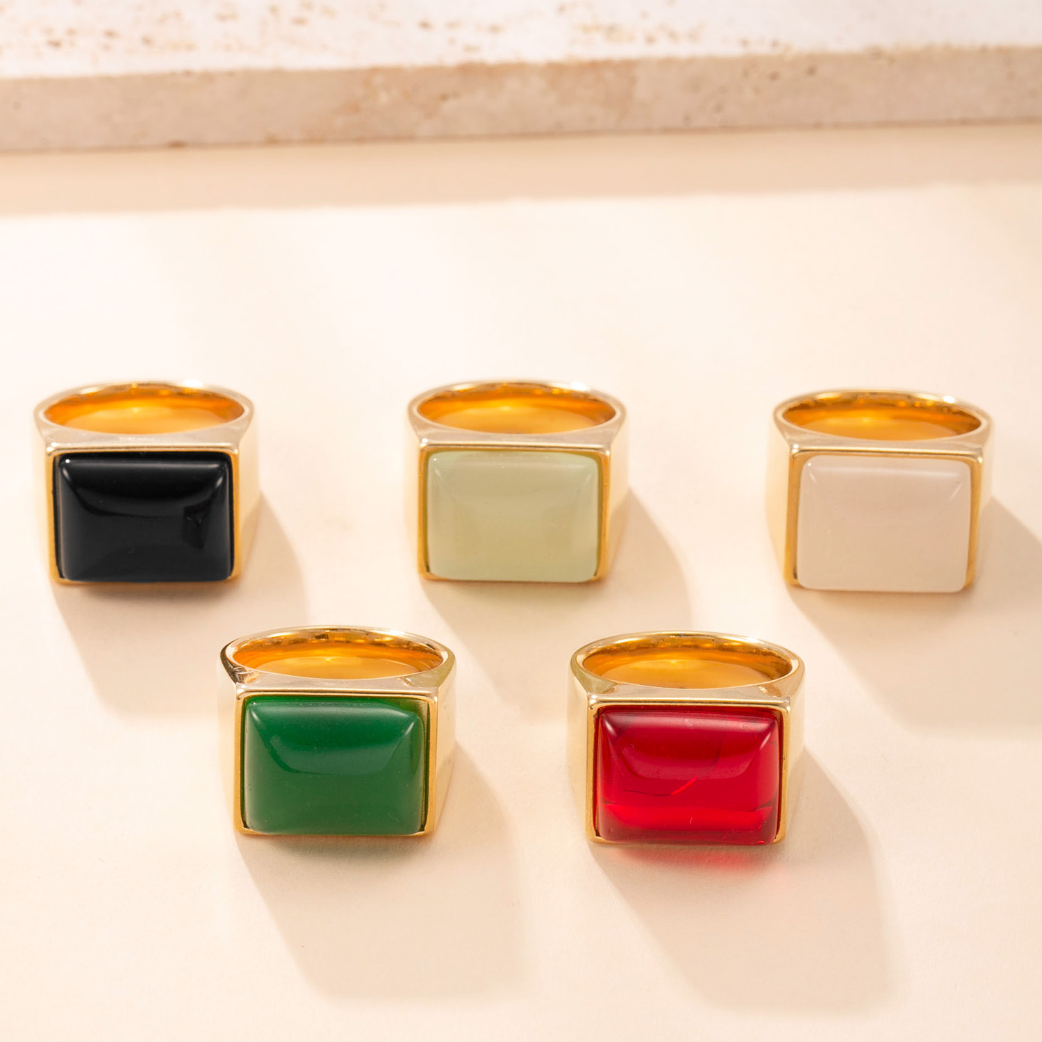Anillo de acero de titanio transfronterizo europeo y americano de lujo ligero estilo palacio fundición cuadrado anillo de piedra natural joyería femenina de acero inoxidable