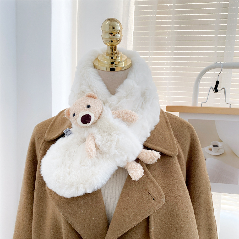 Bavoir En Peluche Ours Version Coréenne Hiver Épaissie Écharpe En Fourrure De Lapin Imitation Chaleur display picture 2