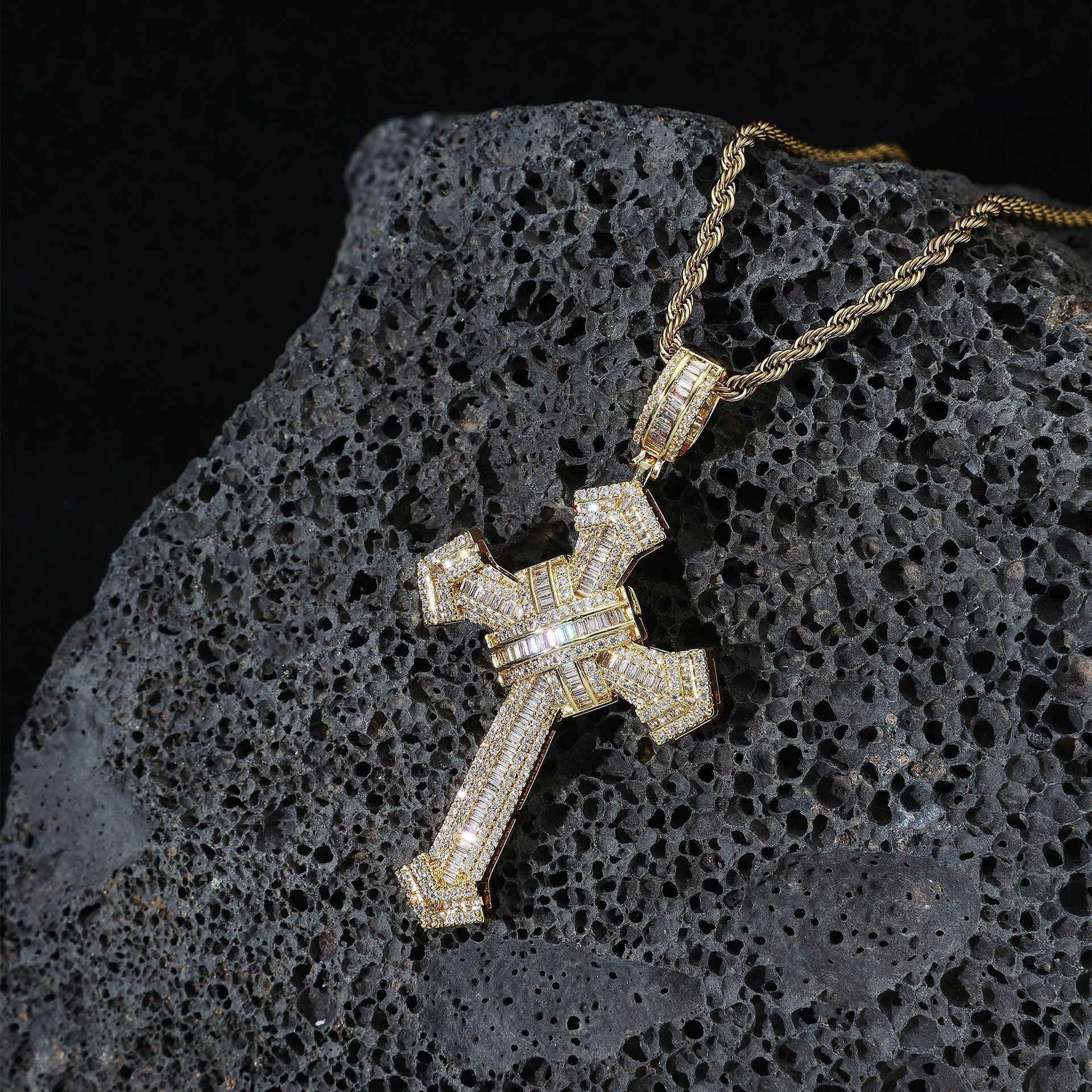 Estallido de estilo americano de moda de bronce de diamante de diamante completo cruz de cadena de torsión personalidad de hombre collar joyería hip-hop al por mayor image 8