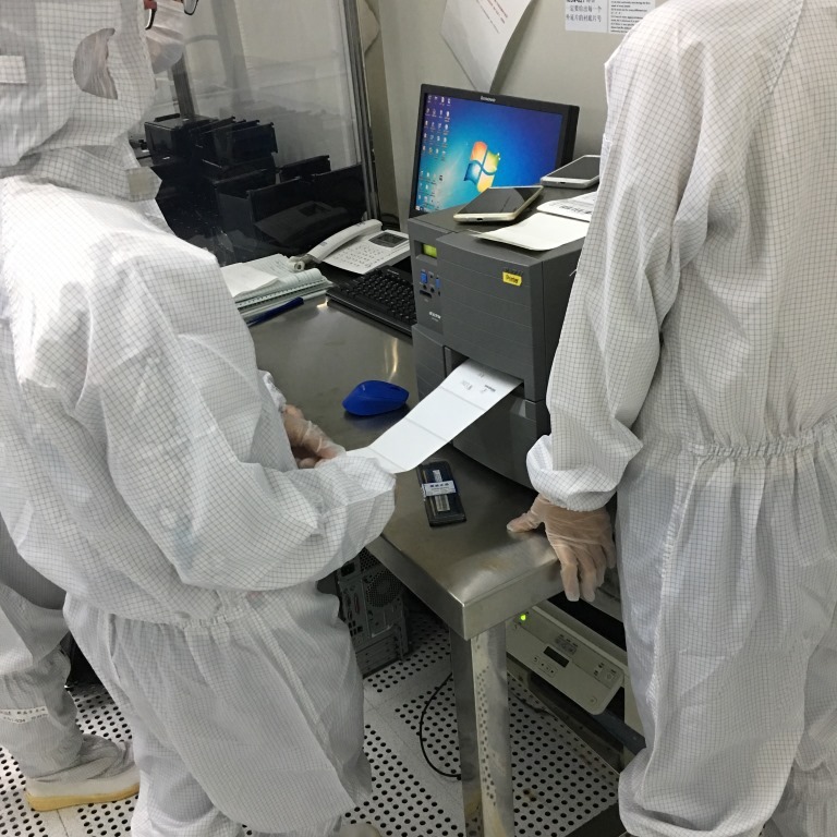 汨罗市油性胶卷装PE袋背胶标签厂RICOH可揭贴热敏无尘标贴70*54MM