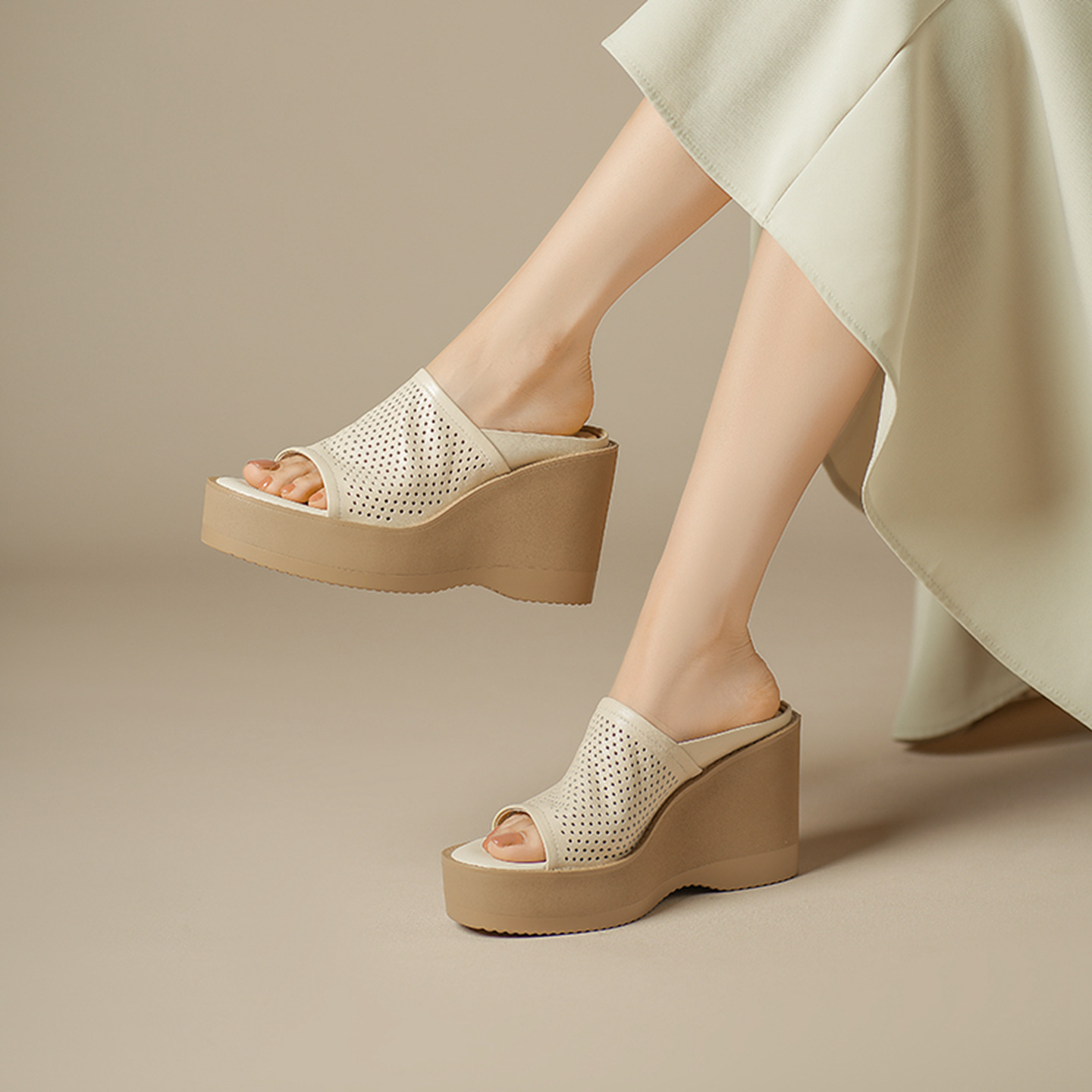 Dép sandal cao gót nữ da cừu đế xuồng mũi hở quai ngang — màu trắng ngà