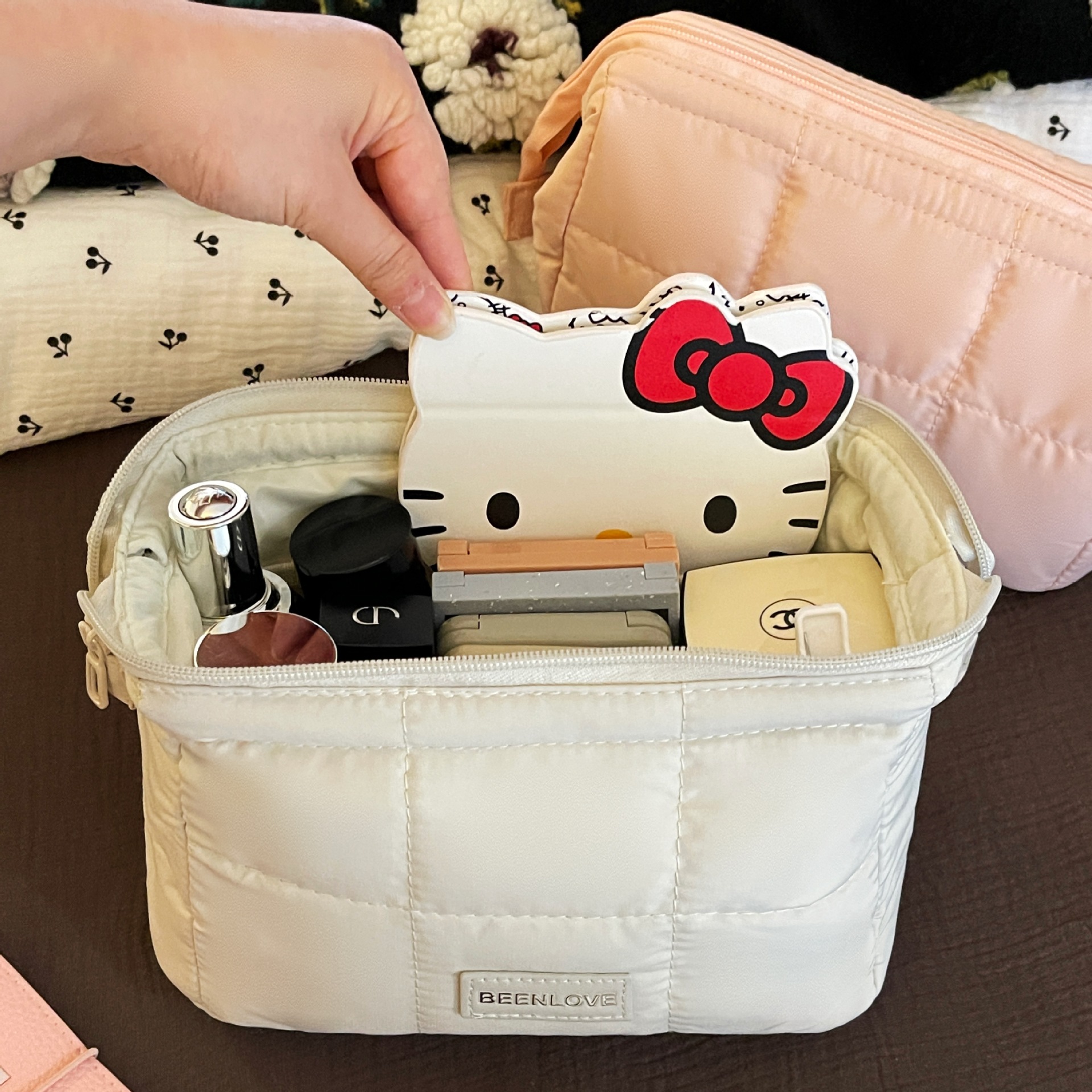 Nueva bolsa de maquillaje de alto valor facial de gran capacidad portátil de viaje bolsa de almacenamiento de lápiz labial de cosméticos de acero portátil bolsa de lavado