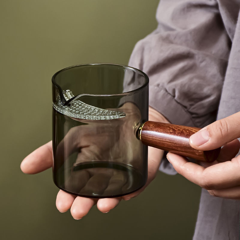 Heat-resistant high-borosilicate fair cup with translucent black, smoke-gray crescent-shaped filter&mdash;integrates tea infuser, anti-scald side handle, and tea strainer for convenient tea distribution.