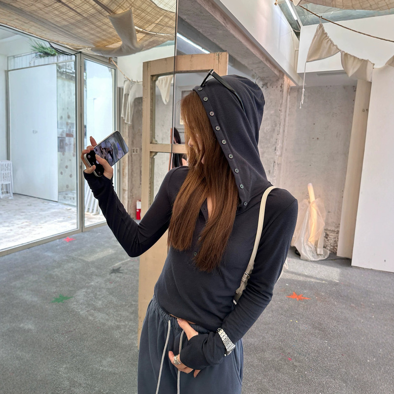 Baisiwang Apparel 2026 Early Autumn New Women's Slim Fit Hooded Long Sleeve T-shirt with Henley Collar