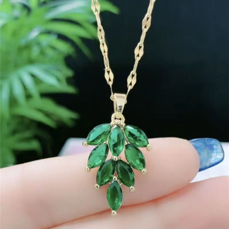 2023年新款洋气绿叶项链女高质感叶子轻奢小众设计吊坠锁骨链配饰