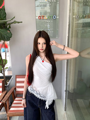 不規則な白い斜めの肩の袖なしのベストの女性の夏のレースは身を修めて腰の外を収めて純粋にやせたい上着を着ます。
