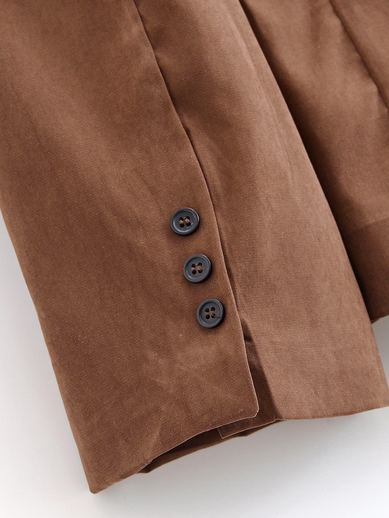 Ensemble deux pièces sexy GraceChic Cross-Border, composé d'un blazer rayé à nœud papillon et d'un short trapèze, idéal pour l'été._voghion.com