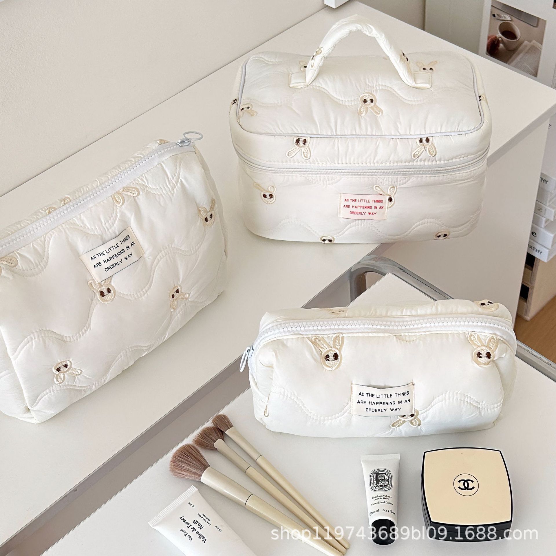 Bolso de cosméticos Blue Love para mujer, lote de una pieza 2025 nuevo bolso de almacenamiento de cosméticos portátil de gran capacidad