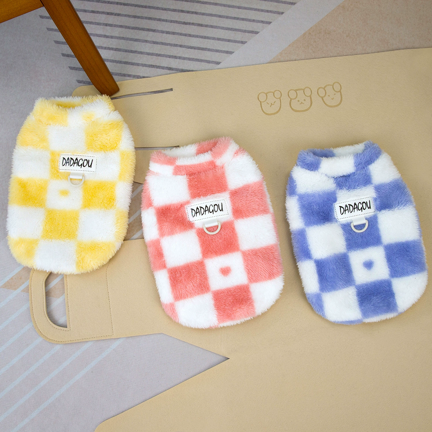 Домашние собаки Одежда для собак Домашние животные двуногие флисовое пальто Домашние собаки костюм для собак осень-зима новый 24 трехцветная сетка двуногие флисовое пальто