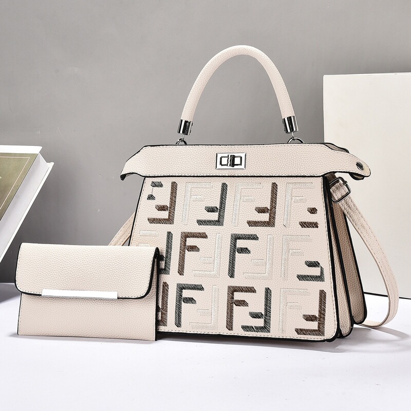 European and American Trendy Fashion Handbags 2026 New Cross-Border Style Textured Printed Large-Capacity Light Luxury Mother-Daughter Bag European and American Trendy Fashion Handbags 2026 New Cross-Border Style Textured Printed Large-Capacity Light Luxury Mother-Daughter Bag