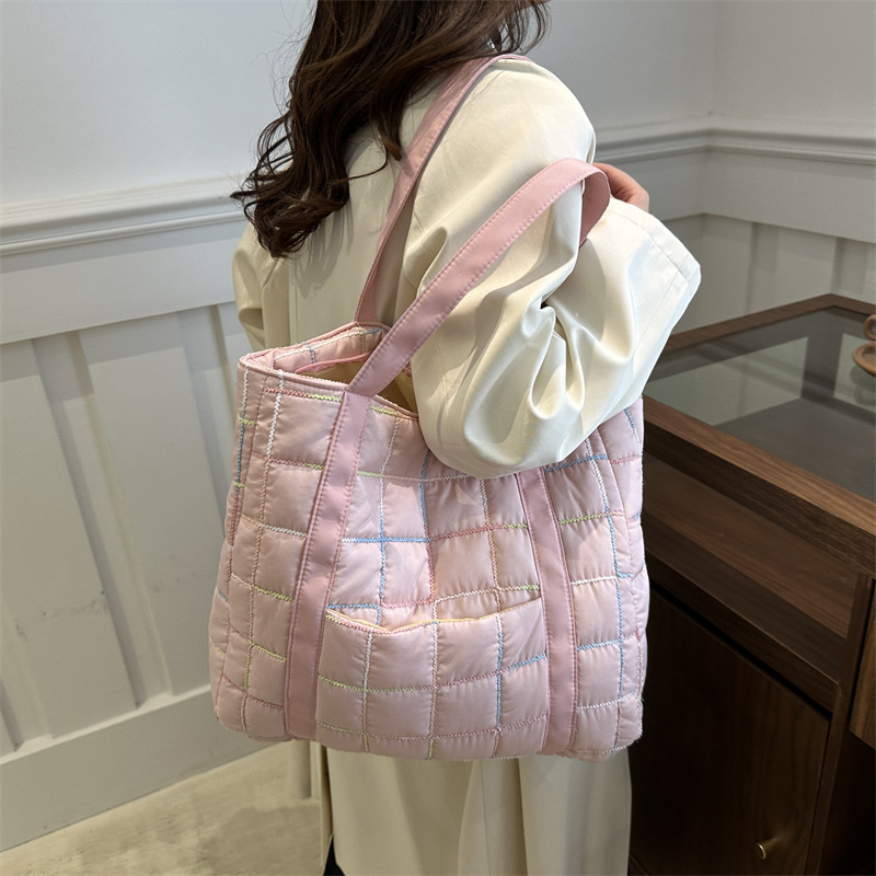 Bolsas de moda de gran capacidad de invierno 2024 nuevos versátiles este año populares bolsas de viaje coreanas para mujeres