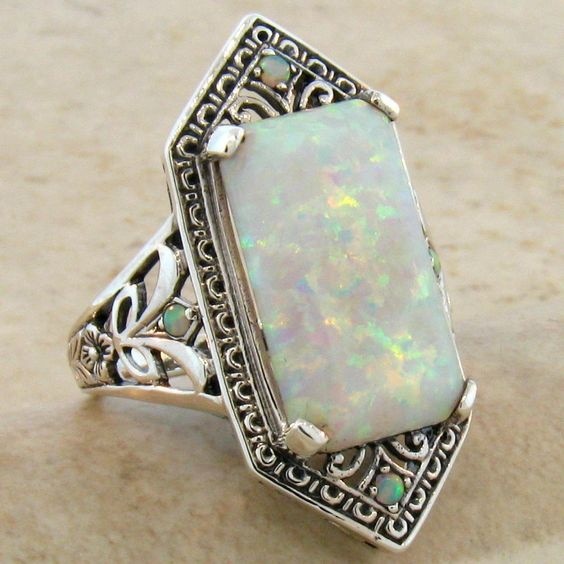 Huajie Cross-Border Neuheit: Quadratischer Ring mit weißem Opal in Antiksilber – Europäischer und amerikanischer Brautring für Damen_voghion.com
