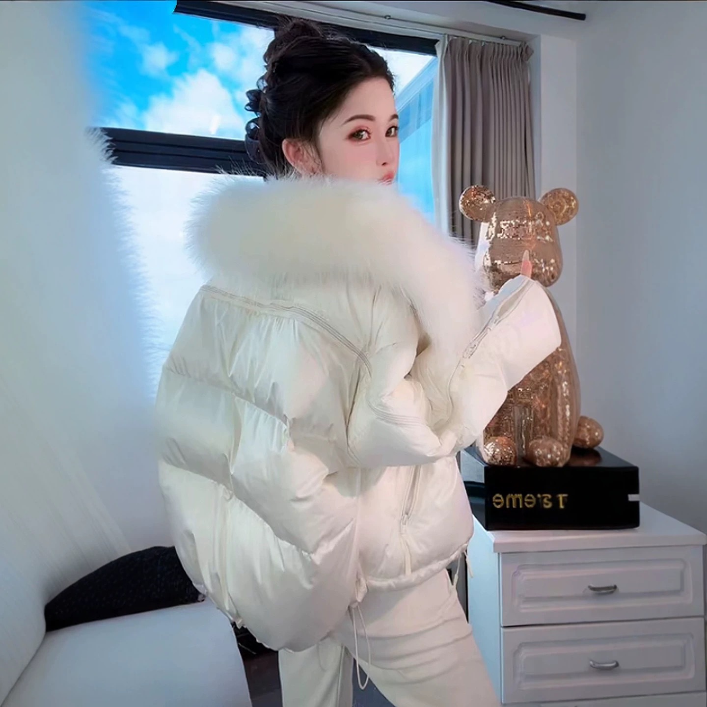 2025 Winter High-End and Beautiful Little Fragrant Real Raccoon Fur down Jacket Women's Short Warm Goose down Jacket