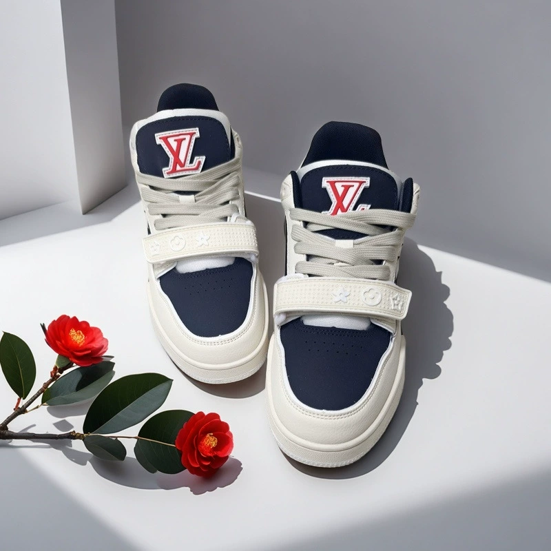 2025 new fashionable and versatile black and white printed casual sneakers for men and women
