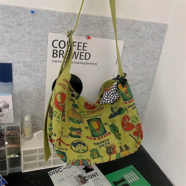 日系通勤包涂鸦小众学生休闲饺子包ins慵懒风美式复古帆布斜挎包