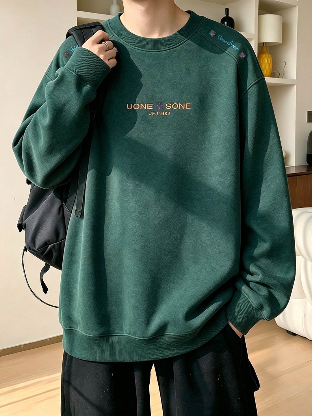 New style, versatile, loose-fitting hoodie with letter embroidery, no hood, 2026 collection, autumn top for teenagers, trendy round-neck sweatshirt for men
