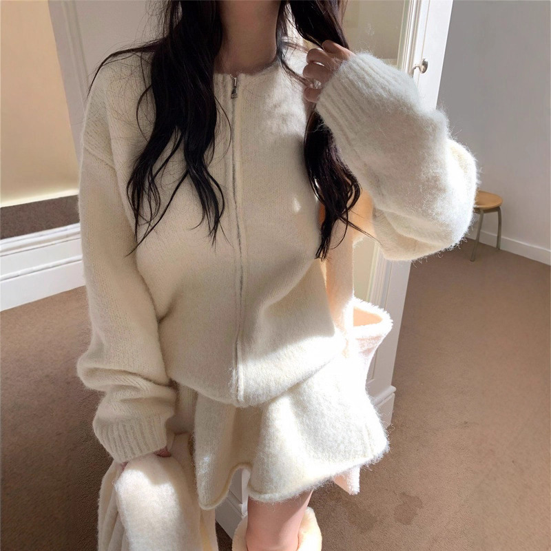 Autumn and Winter New Korean Style Knitted Cardigan Pleated Skirt Two-Piece Set Loose Lazy Style Casual Short Skirt Sweater Suit Trendy