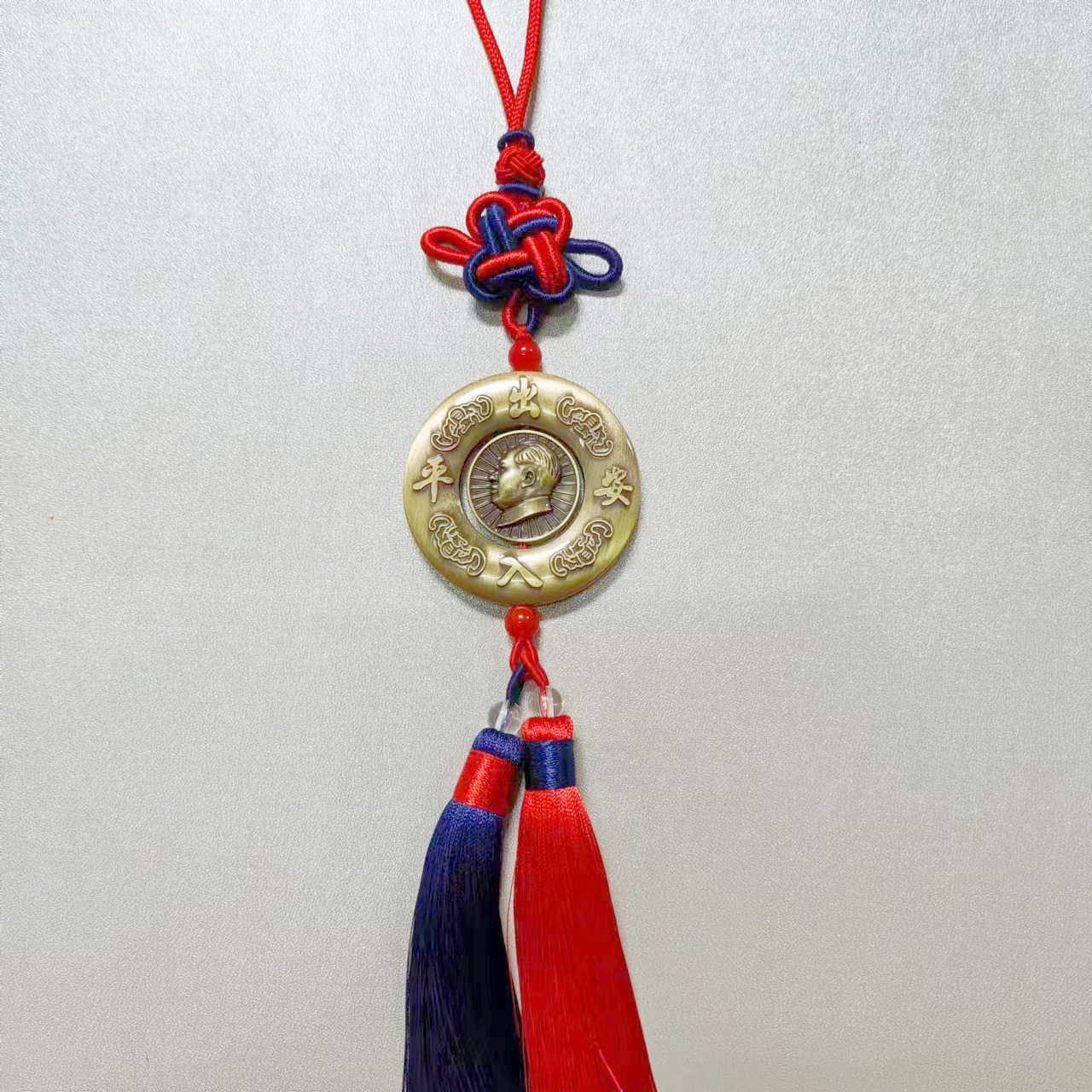 Manufacturer Wholesale Imitation Bronze Chairman Mao Alloy Pendant Creative Rotating Car Hanging Ornament with Gold-Plated and Painted Craftsmanship Decoration