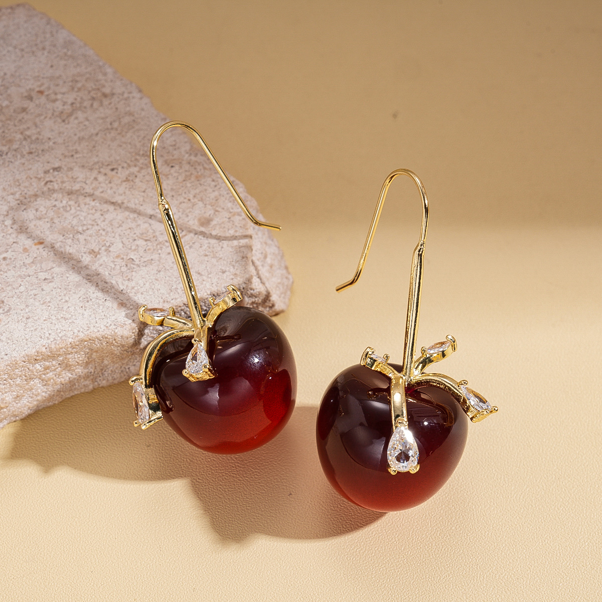 Europa y América resina zircon arco manzana gancho de auriculares de Año Nuevo feliz dulce aretes de moda nicho alta sensación de auriculares