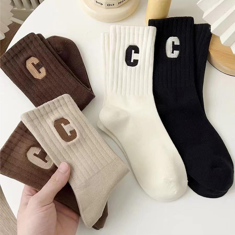 Calcetines de otoño y invierno de tendencia de calcetines de letra C de moda para mujeres, calcetines transpirables de moda para mujeres