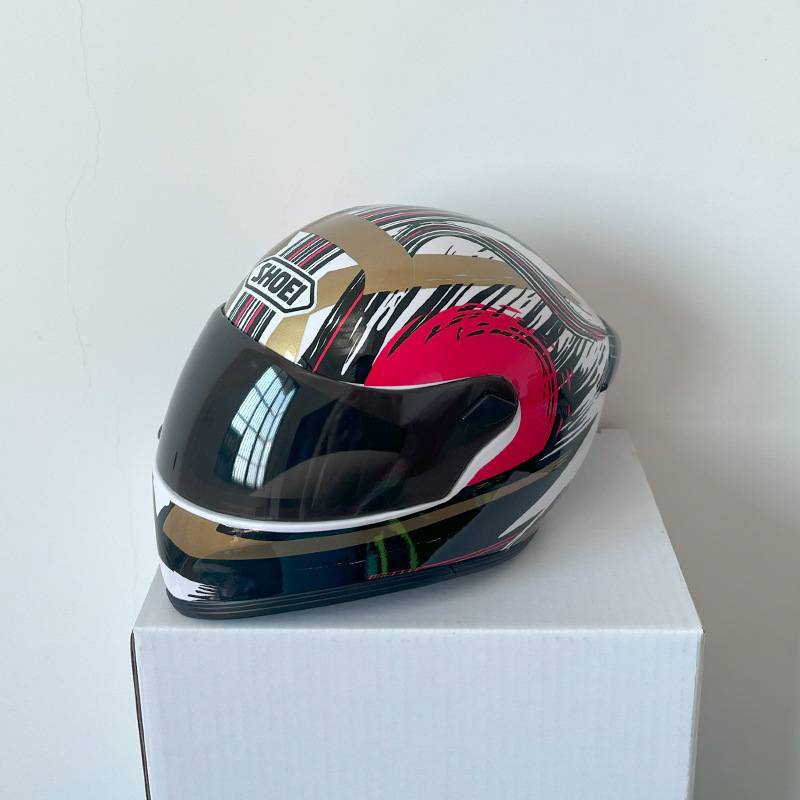 Motocicleta oso casco muñeca tensión oso gato afortunado motocicleta cola caja asiento trasero decoración modelo casco pequeño