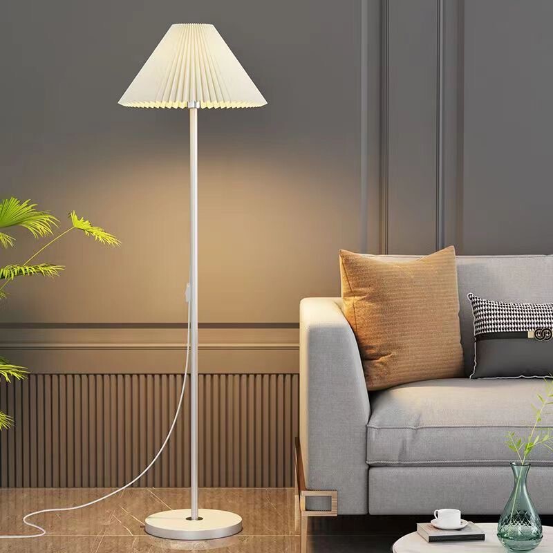 Nordic Entry Luxury Pleated Floor Lamp Hotel Homestay Bedroom Eye Protection Living Room Sofa Side Vintage Decorative Vertical Table Lamp