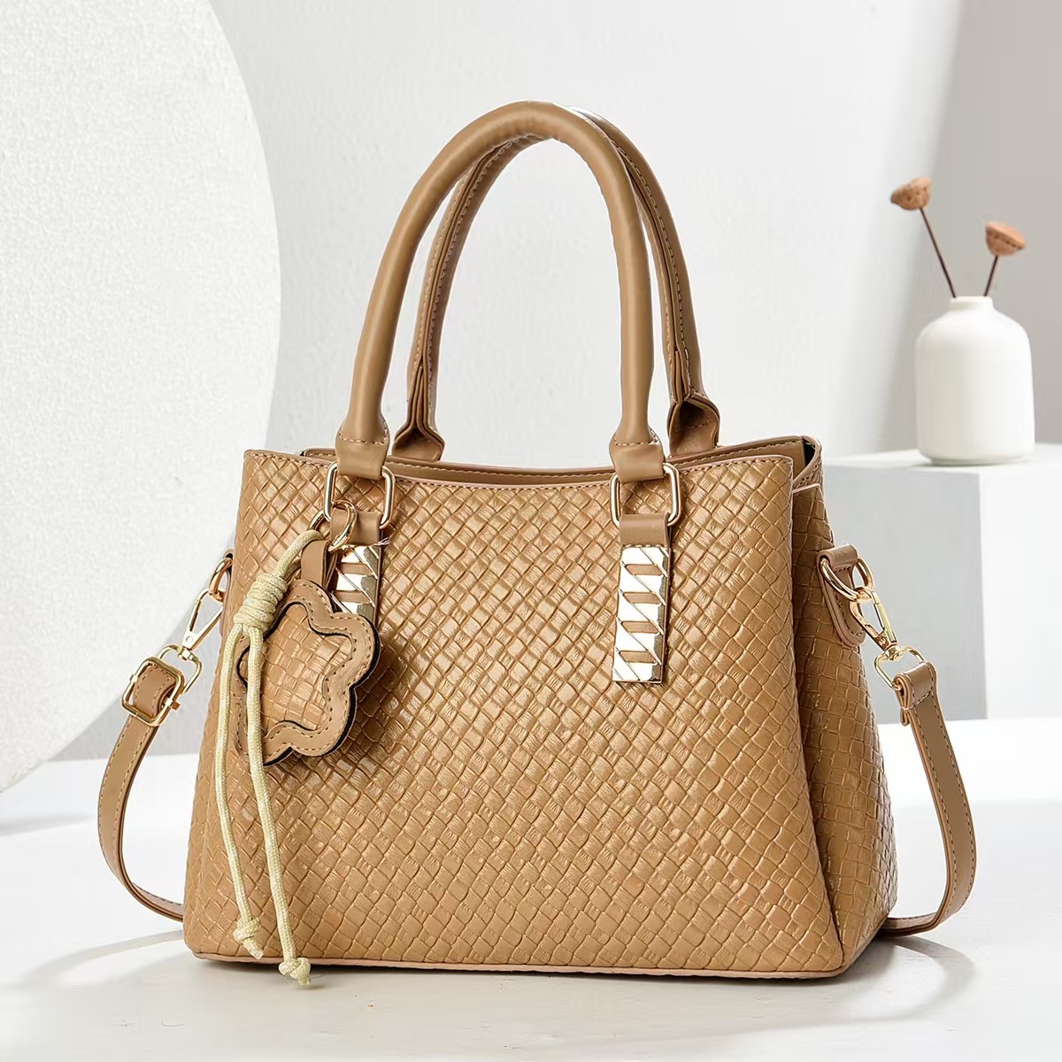 2025 verano nuevo estilo de moda coreana bolso de gran capacidad para mujer bolso de mensajero portátil de un solo hombro marea transfronteriza