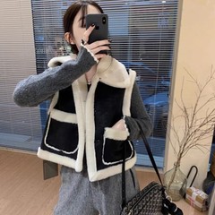 黑色羊羔毛皮毛一体坎肩马甲背心女秋冬季羊羔绒外穿外搭短款外套