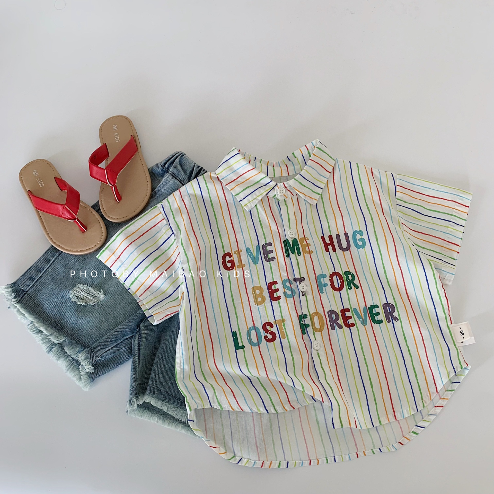 Camisa para niños Maibao 2025 verano nuevo estilo niños coreanos letras de rayas de color camisa de manga corta ropa de verano occidental para bebés