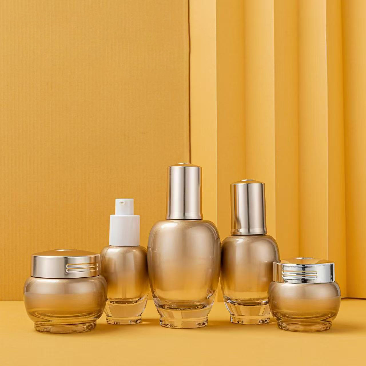 工厂现货水乳液套装玻璃瓶爽肤水精华膏霜瓶分装包装透明玻璃