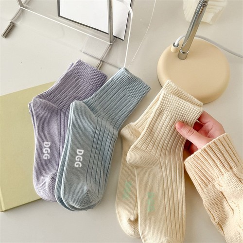 Medium tube socks for women in spring and autumn solid color candy color women's socks macaron cream sweat-absorbing stockings Korean wholesale