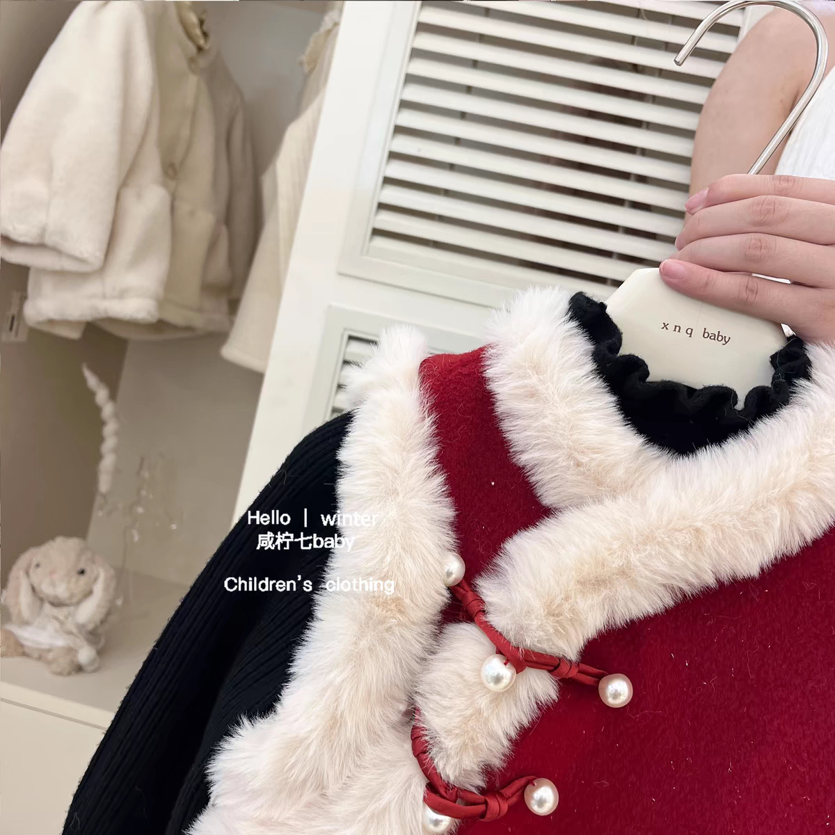 Yue Zhao siete niñas hebilla de vello nuevo chaleco rojo chino vestido con mangas de lana para celebrar la nueva ropa de Año Nuevo