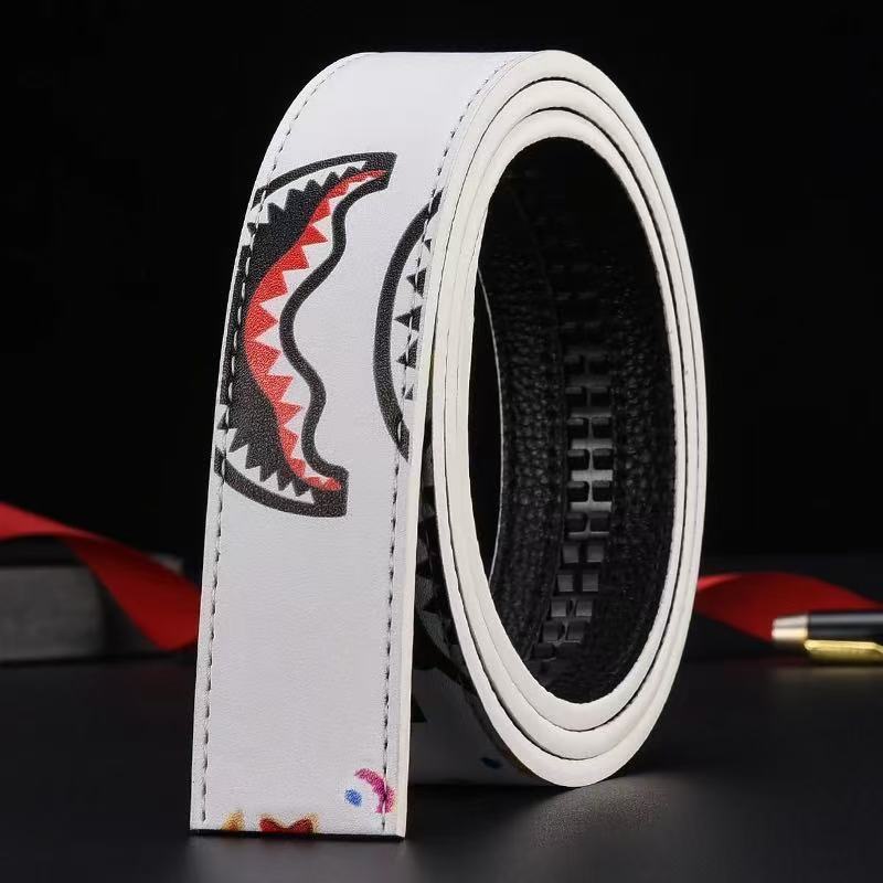 新しいスタイルのベルトファッションメンズレザーベルト PU ビジネストレンドカジュアル多用途レター落書きドロップシッピング卸売|undefined