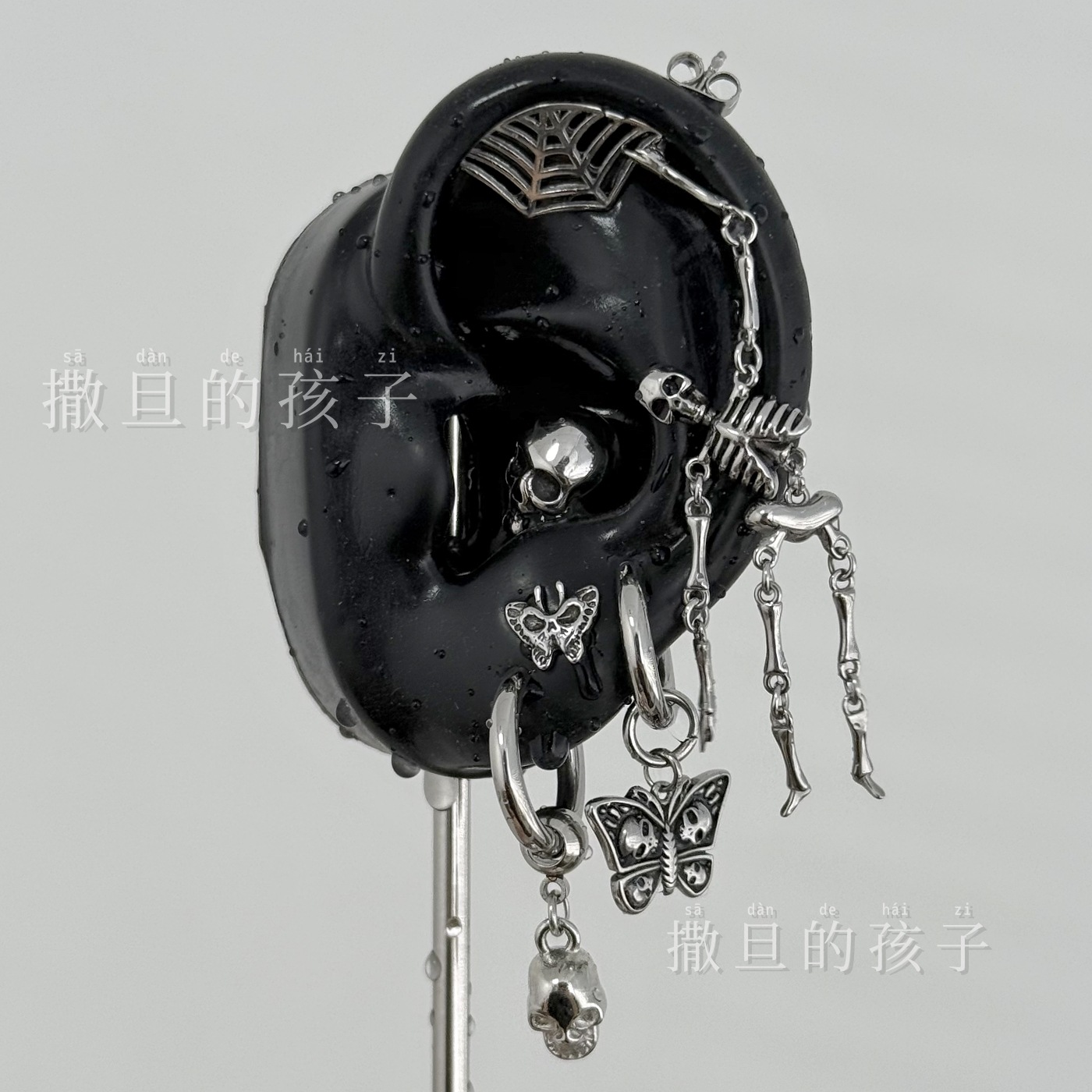 Silver pointed spike labret stud material detail