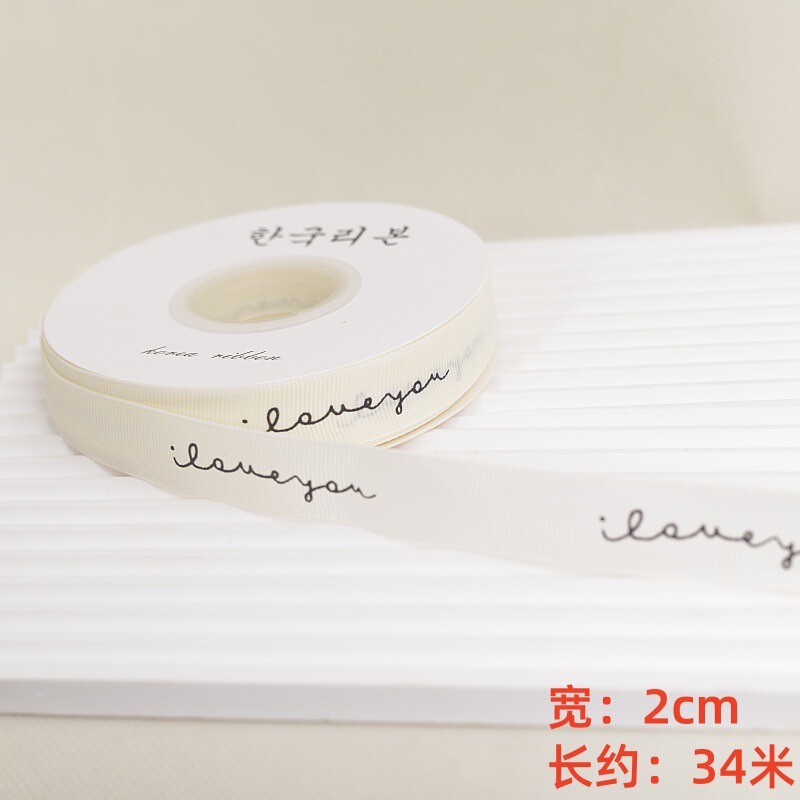 ネットの赤い文字の金のねじのケーキのリボンinsの誕生日のプレゼントの包装箱はリボンの花束のバンドを包装します。|undefined