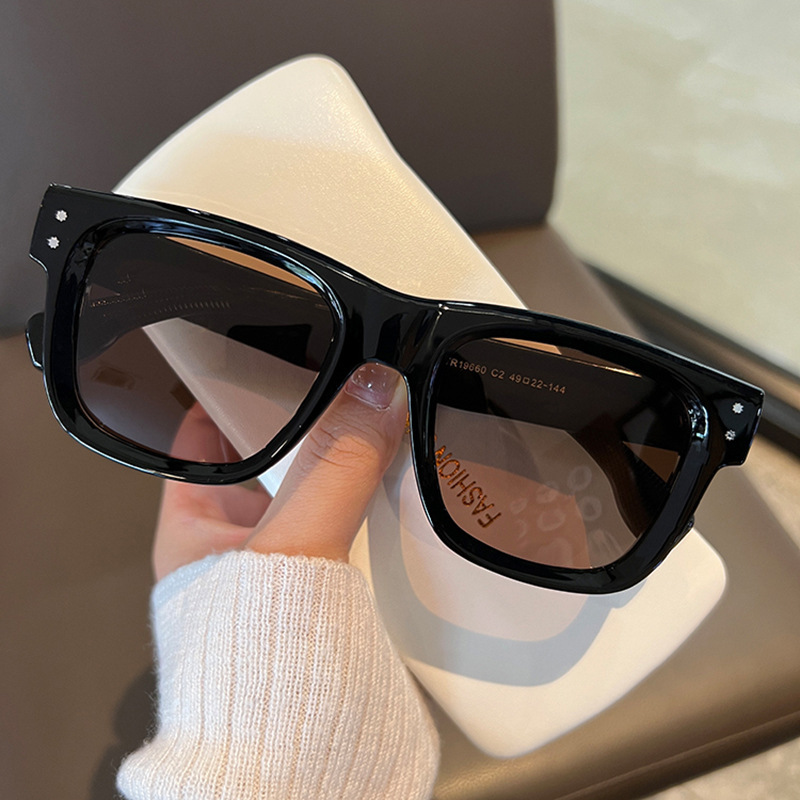 Nuevas gafas de sol de protección UV con clavos de arroz retro cuadrado para hombres y mujeres gafas de sol de marco completo para exteriores Sunglasses