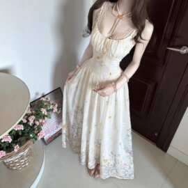 海边度假风洋气减龄连衣裙女2026夏季新款气质超仙吊带长裙图片色