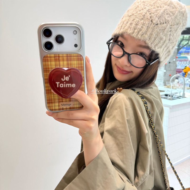 Yuri Park Ins Korean Autumn and Winter Chestnut Brown Plaid Heart Bracket 17 Suitable for 17Pro Apple 17Promax Yuri Park Ins Korean Autumn and Winter Chestnut Brown Plaid Heart Bracket 17 Suitable for 17Pro Apple 17Promax