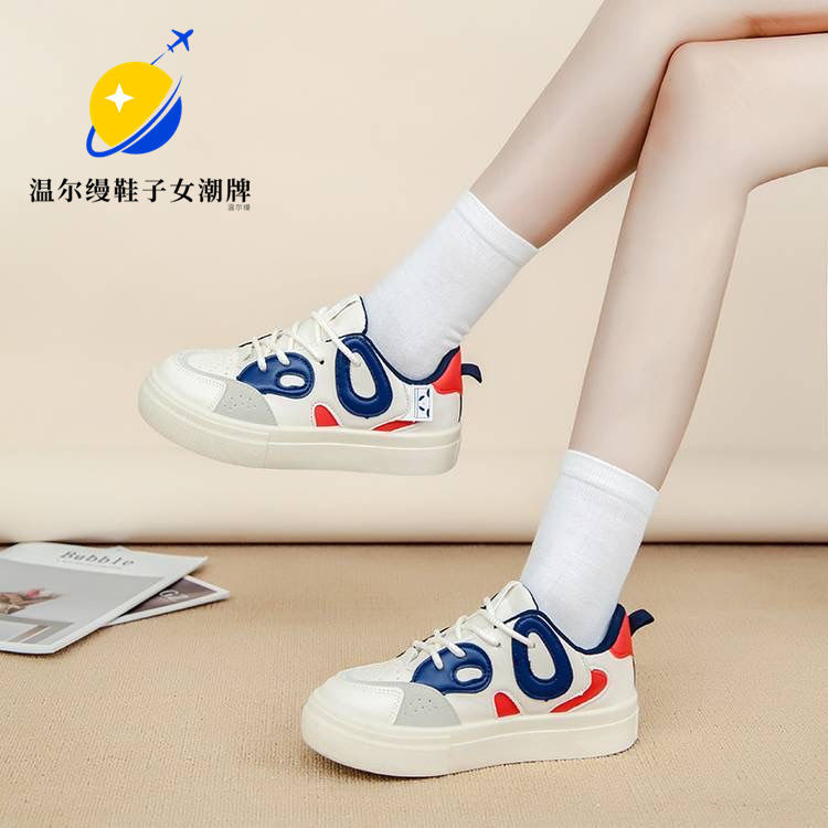 Diseño de zapatos blancos 2024 nuevos zapatos de skate de falda versátil originales estudiantes de skate retro americano casual mujer