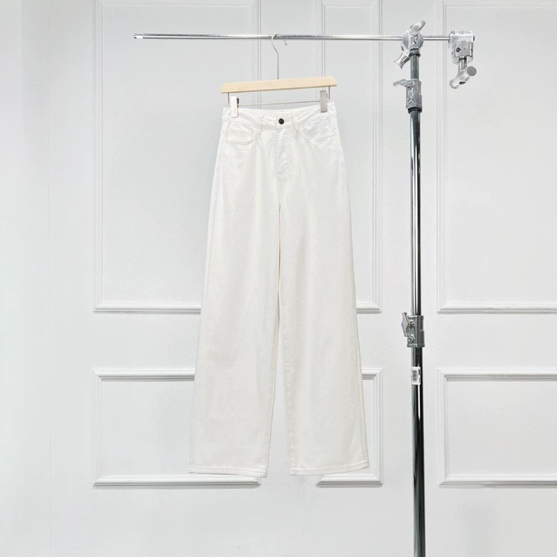 Clearance Sale: Eglitta European and American Simple Style Versatile Comfortable Loose Slimming Straight White Jeans Clearance Sale: Eglitta European and American Simple Style Versatile Comfortable Loose Slimming Straight White Jeans