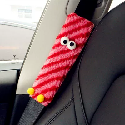 Dopamine Plush Striped Shoulder Strap Safety Belt Shoulder Cover for Girls Car Interior Decoration to Prevent Strangulation (Seat belt shoulder pad) - red-and-pink-striped-safety-belt-shoulder-protector-eye-jiojio-style