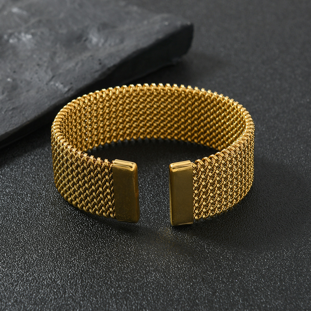 Europa y América venta caliente pulsera de malla de acero lujoso ligero temperamento C abertura pulsera mujer oro 18k joyas de acero inoxidable
