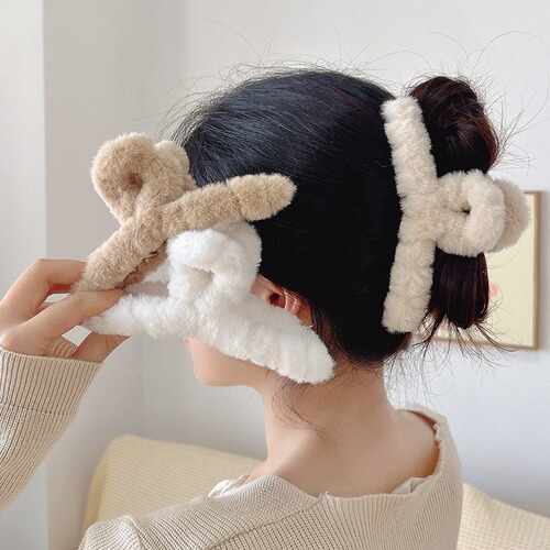 Maillard Autumn and Winter Plush Clip Solid Color Temperament Large Hair Clip Girls Hair Shark Clip Hair Accessories Back of the Head