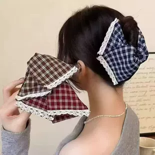 Треугольный зажим-краб с кружевом и клеткой