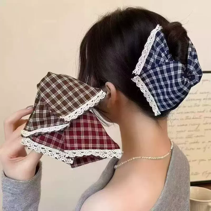 Треугольный зажим-краб с кружевом и клеткой