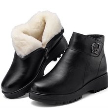 现货妈妈鞋皮靴中年软皮冬季保暖防滑短靴奶奶中老年加绒老人棉靴