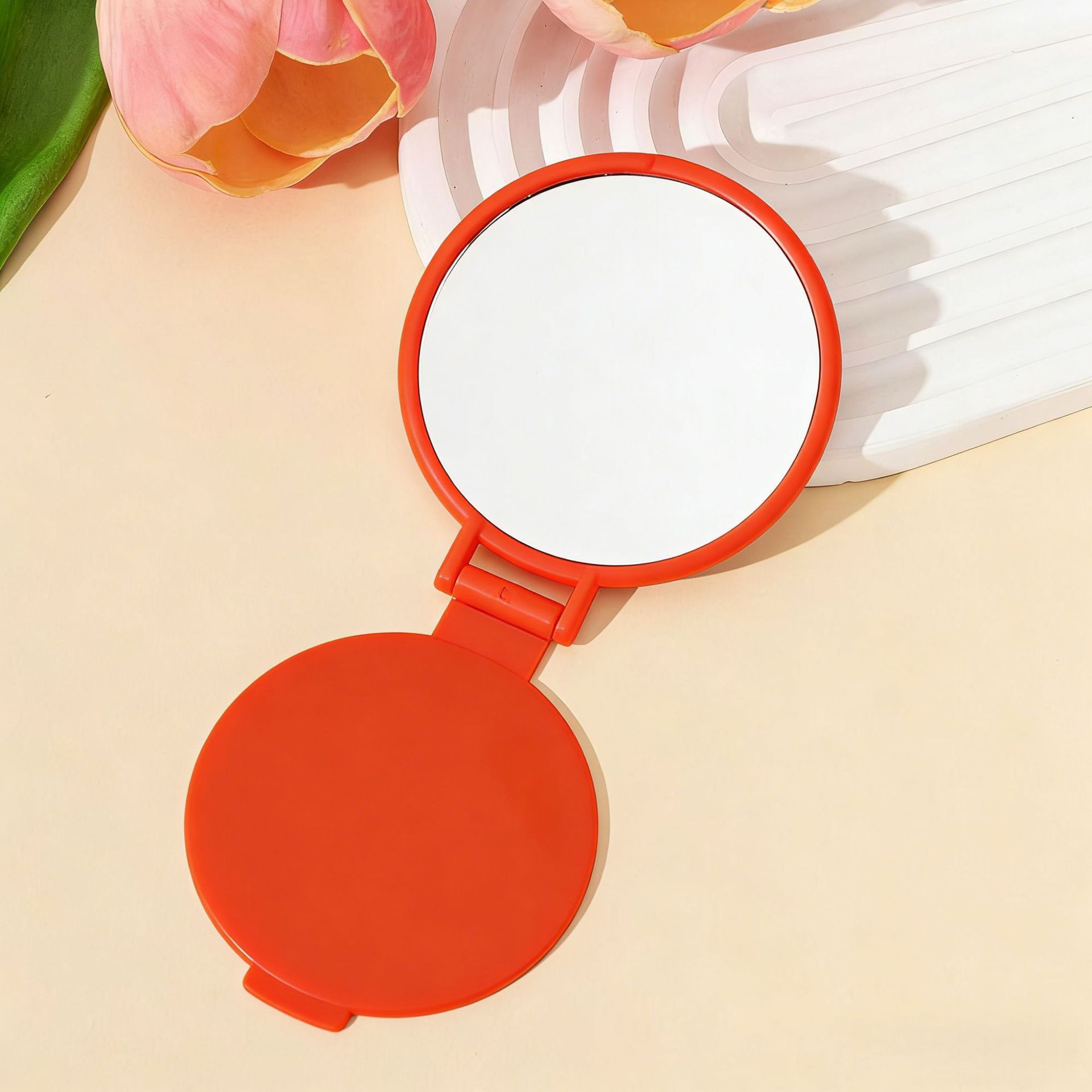 Espejo mini plegable conveniente para llevar con el cuerpo, espejo de maquillaje, espejo de bolsillo redondo, espejo pequeño, espejo publicitario, logotipo impreso, suministro de stock image 18